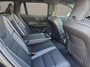 Volvo  B4 Plus Dark AHK LED NAVI GOOGLE H&K 18LM