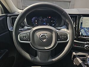 Volvo  B4 AWD Momentum Pro AHK PANO NAVI LED 18LM