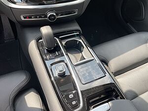 Volvo  Rech Ultimate T8 AWD PANO LED 360°19LM NAVI