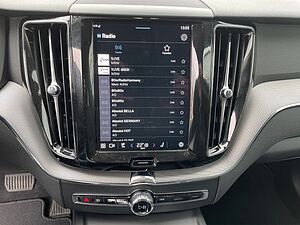 Volvo  B4 Plus Dark AHK NAVI LM21 LED LEDER el