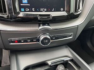 Volvo  B4 Plus Dark AHK NAVI LM21 LED LEDER el