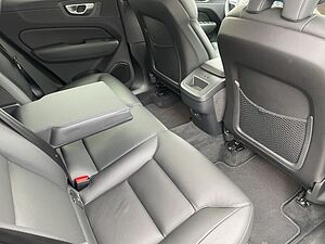 Volvo  B4 Plus Dark AHK NAVI LM21 LED LEDER el