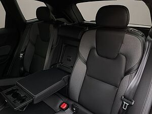 Volvo  B4 Mild-HY Plus Dark PANO NAVI 20LM SITZH.