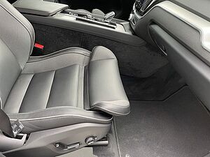 Volvo  B4 Mild-HY Plus Dark PANO NAVI 20LM SITZH.