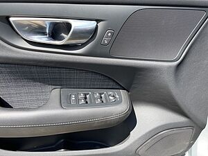 Volvo  B3 Core AHK NAVI LED KAMERA PDC LED LM