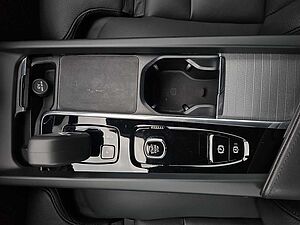 Volvo  B4 D Plus Dark ACC Navi Harman Kardon LED