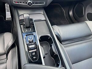 Volvo  T6 Plug-In RECHARGE R-DESIGN  HUD LED 22LM