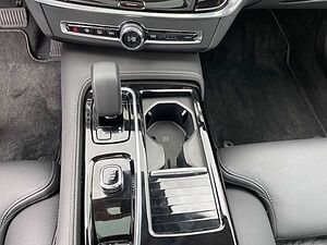 Volvo  T8 AWD Recharge Ultimate Dark PANO NAVI
