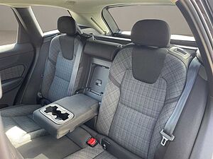 Volvo  B4 Essential NAVI LED 18LM WINTER-PAKET