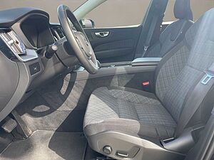 Volvo  B4 Essential NAVI LED 18LM WINTER-PAKET