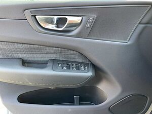 Volvo  B4 Core NAVI LED 19LM WINTER PAKET SITZH