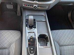 Volvo  B4 Core NAVI LED 19LM WINTER PAKET SITZH