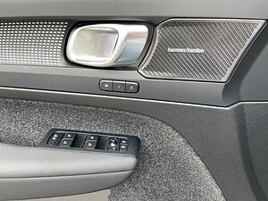 Volvo  B3 Ultra Black Edition AHK BUSINESS 360°