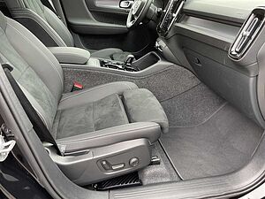 Volvo  B3 Ultra Black Edition AHK BUSINESS 360°