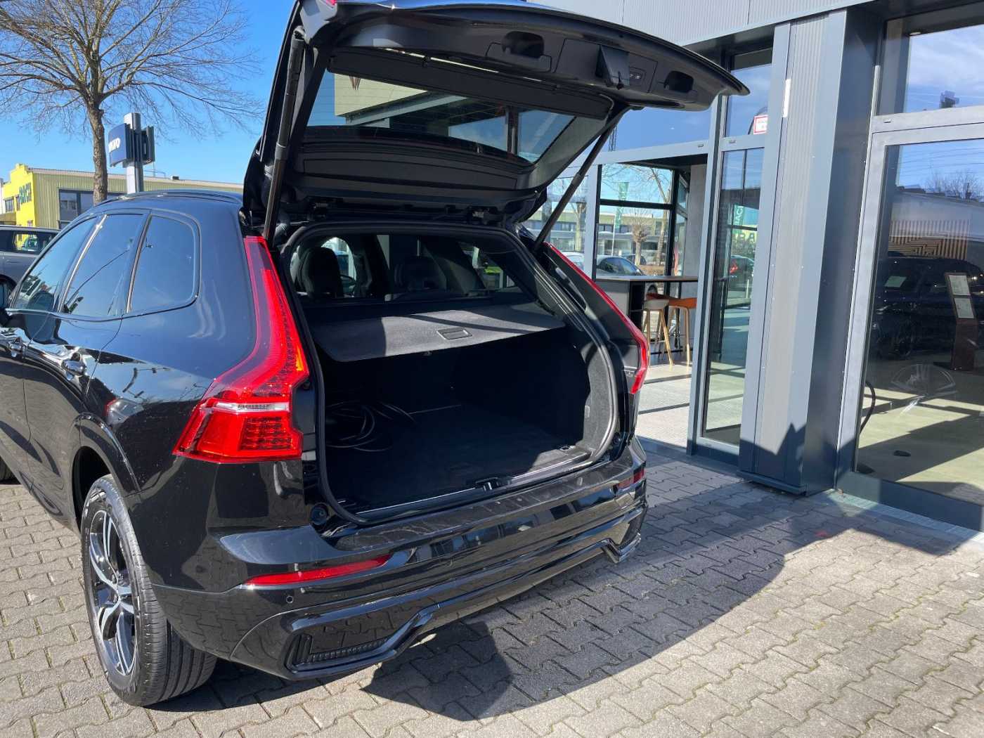 Volvo  T6 AWD  R Design PHEV Pano Navi SHZ Kamera