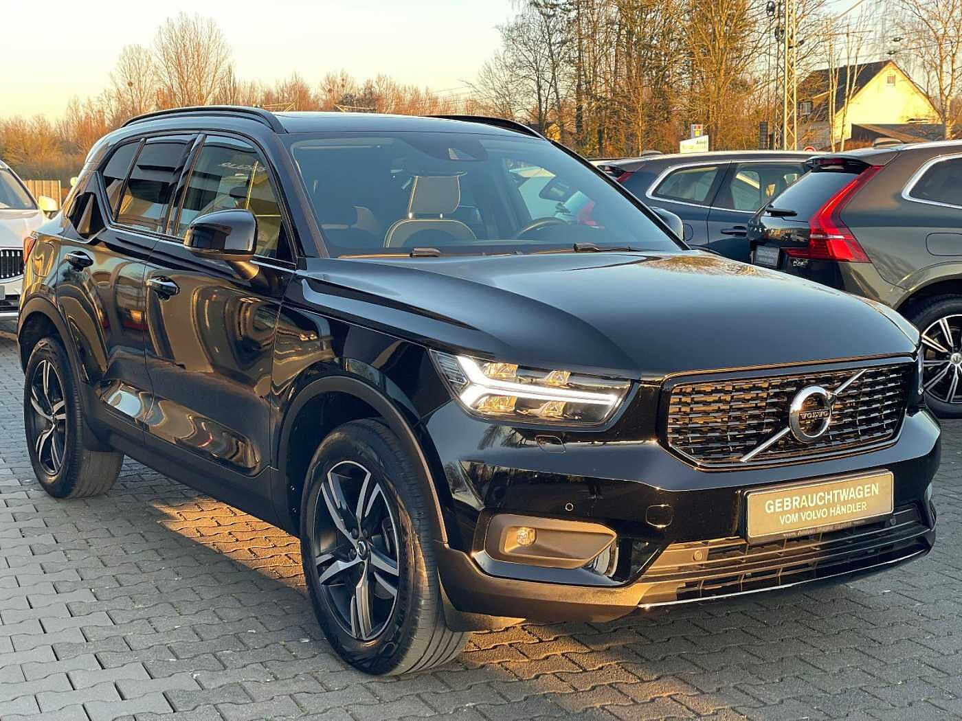 Volvo  T3 R Design 2WD Pano Navi SHZ Kamera