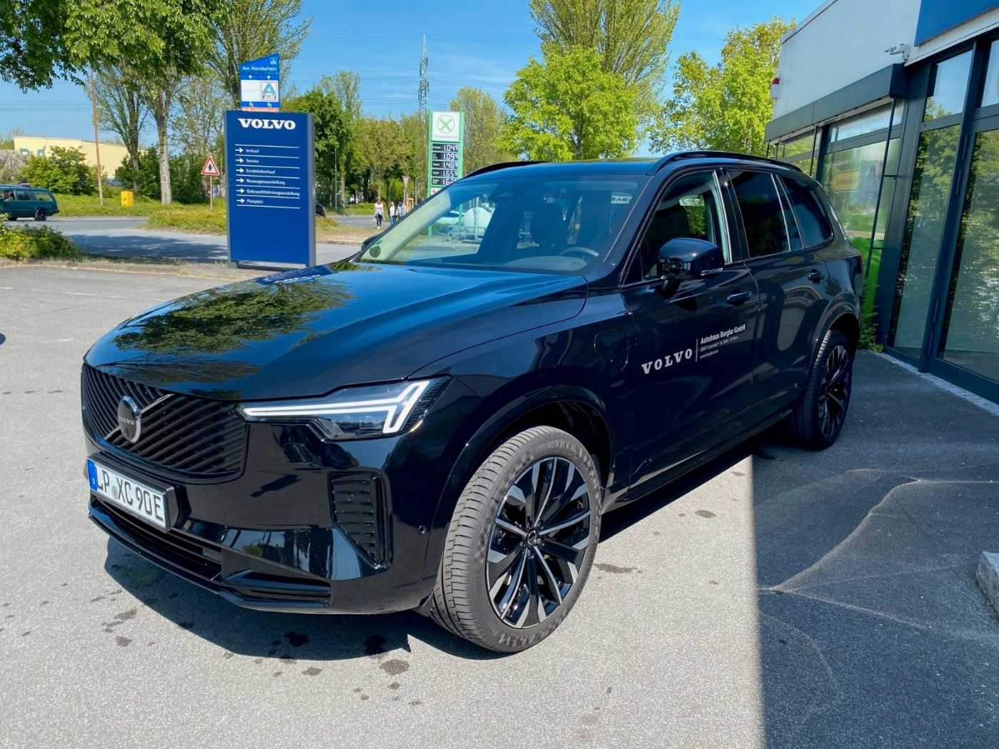 Volvo  Plus Dark T8 Recharge Plug-In Hybrid AWD