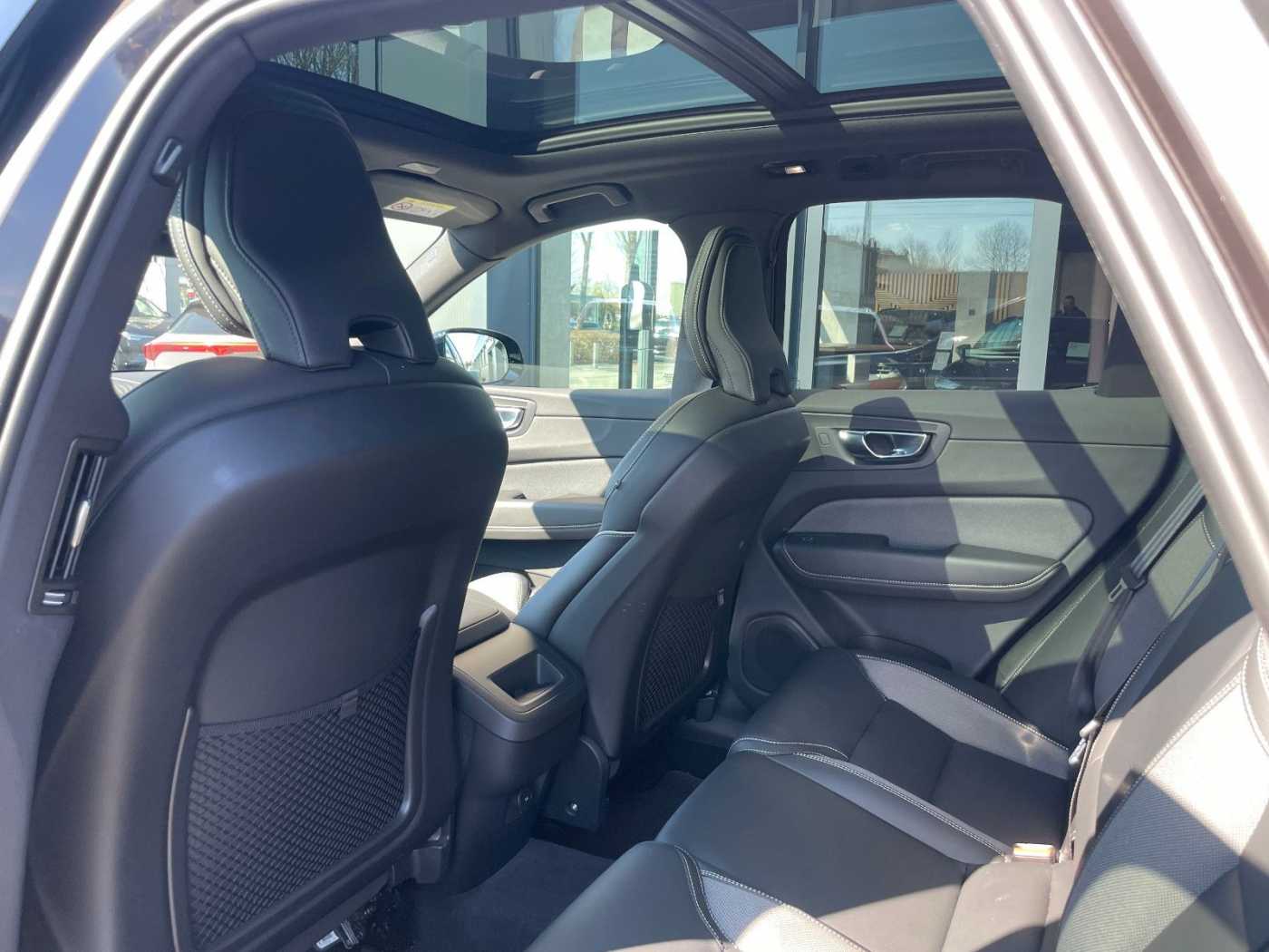 Volvo  B4 AWD R Design Pano 360* SHZ
