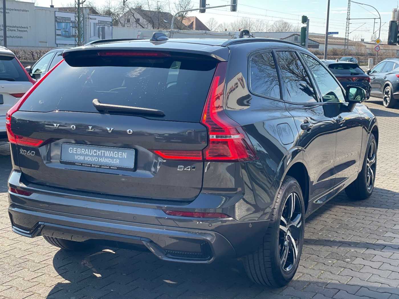 Volvo  B4 AWD R Design Pano 360* SHZ