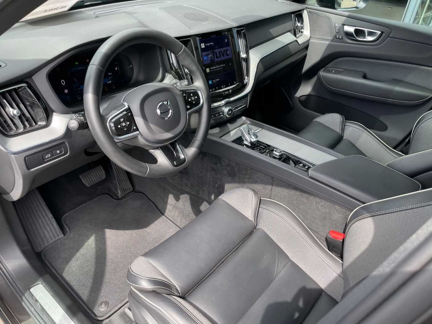 Volvo  T6 Plus Dark   Plug-In Hybrid AWD AHK PANO