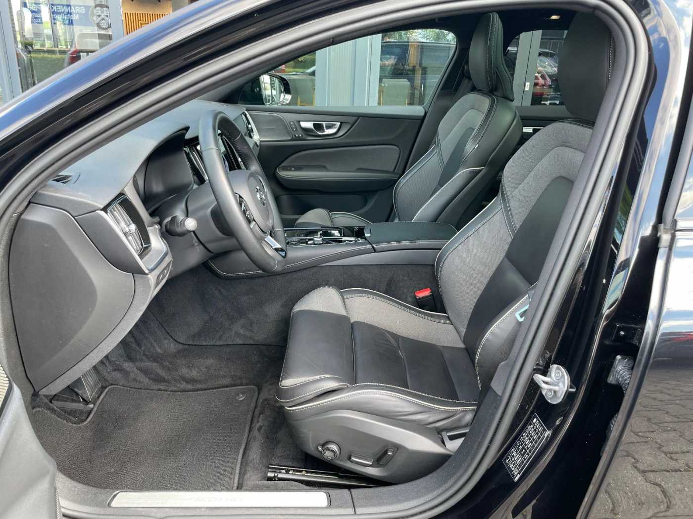 Volvo  T6 Plus Dark AWD Pano AHK ACC
