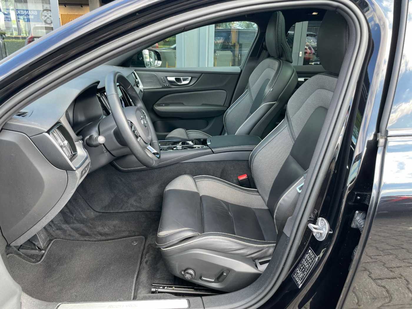 Volvo  T6 Plus Dark AWD Pano AHK ACC