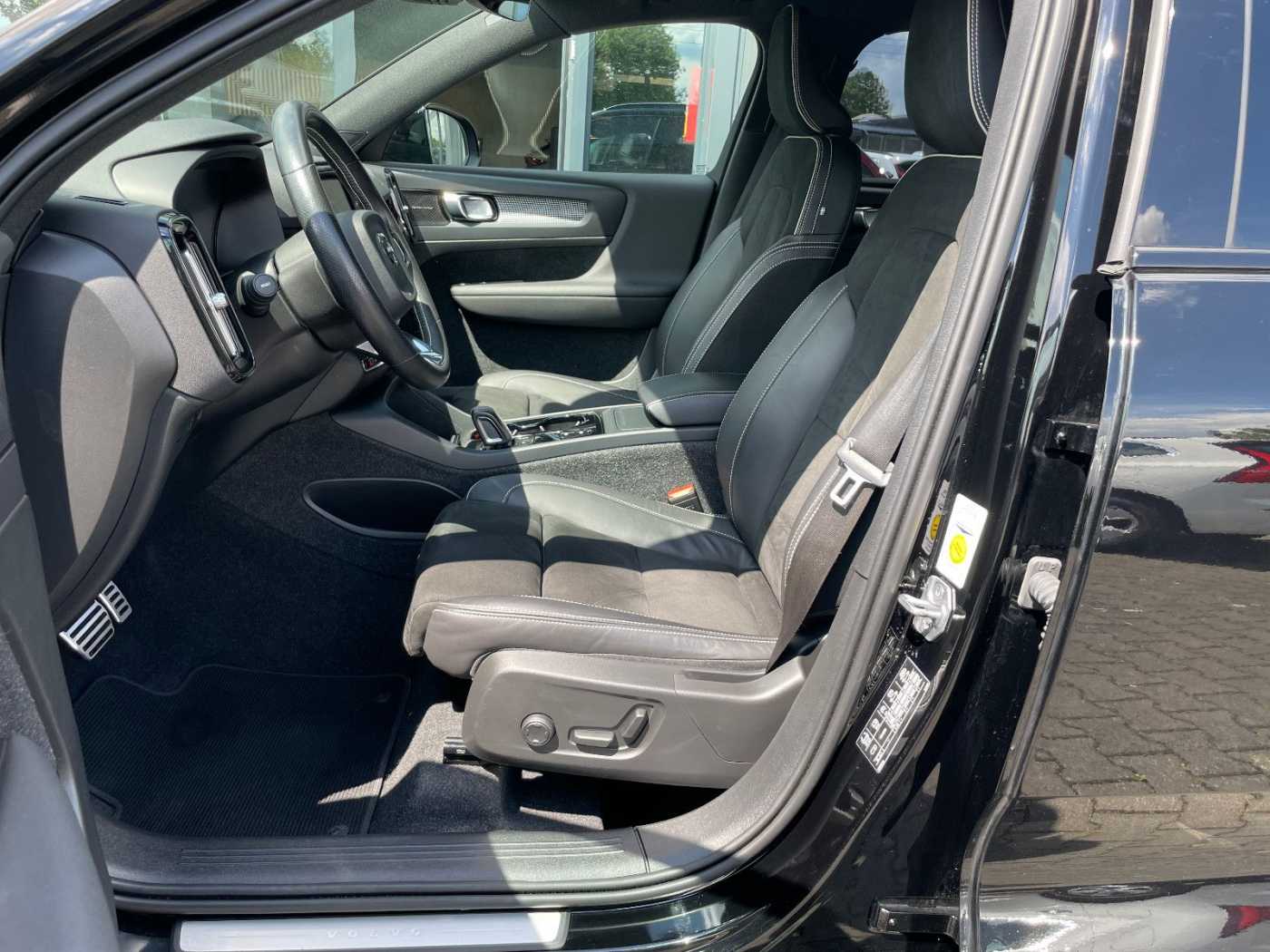Volvo  B4 AWD R Design 20 Zoll Navi SHZ Kamera