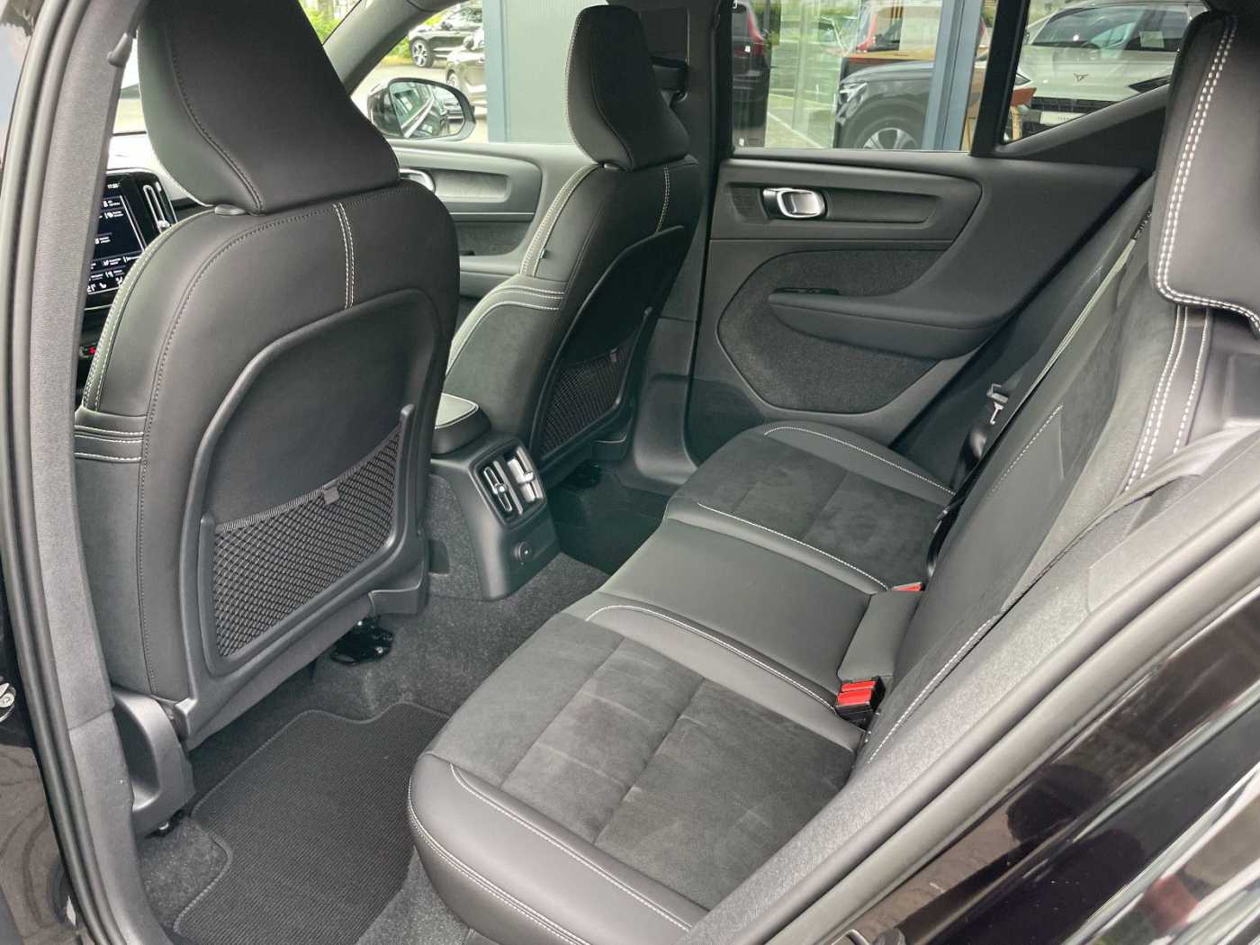 Volvo  T4 Plus Dark Recharge AHK 360* Navi 19Z
