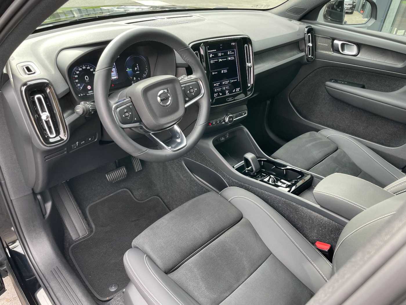 Volvo  T4 Plus Dark Recharge AHK 360* Navi 19Z