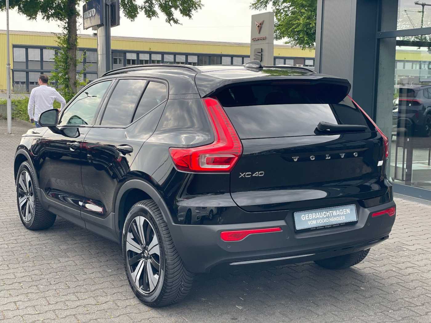 Volvo  T4 Plus Dark Recharge AHK 360* Navi 19Z