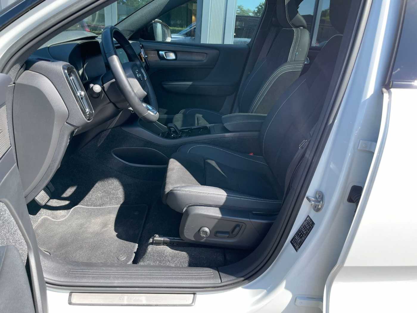 Volvo  XC40 Ultimate Recharge Pure Electric AWD