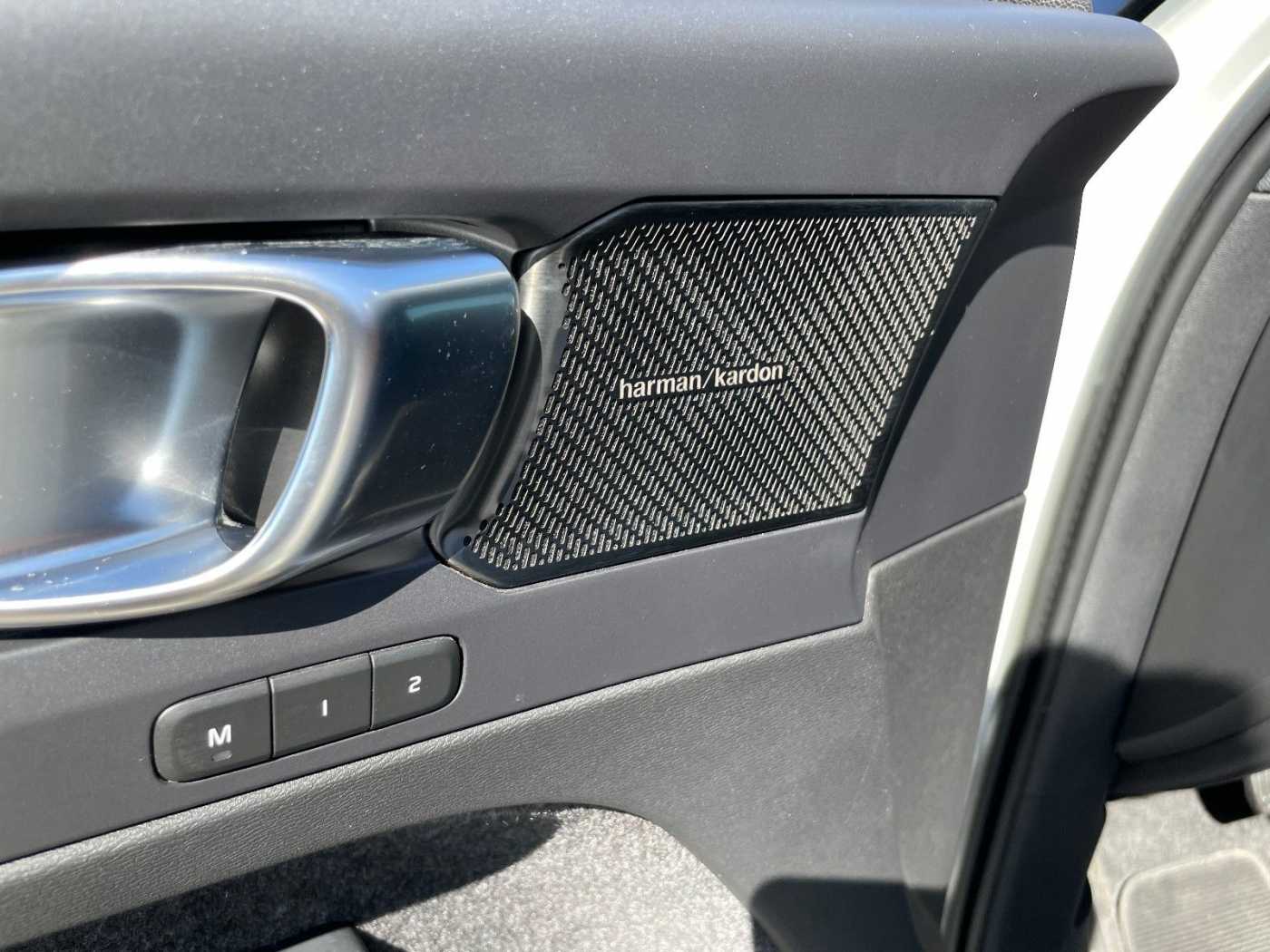 Volvo  XC40 Ultimate Recharge Pure Electric AWD