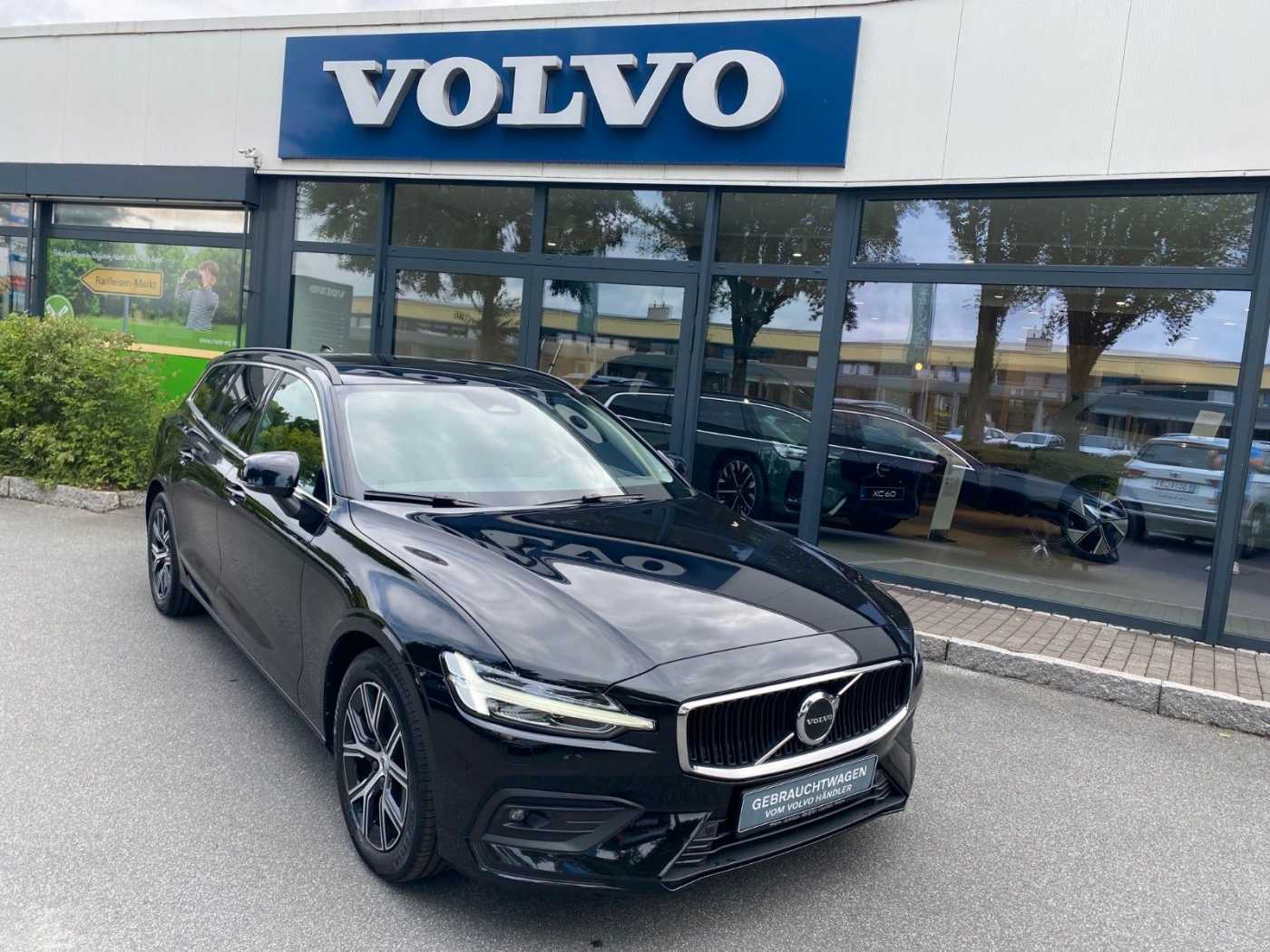 Volvo  B4 Aut. Core, Kamera, Licht-Paket, Winter-Pa