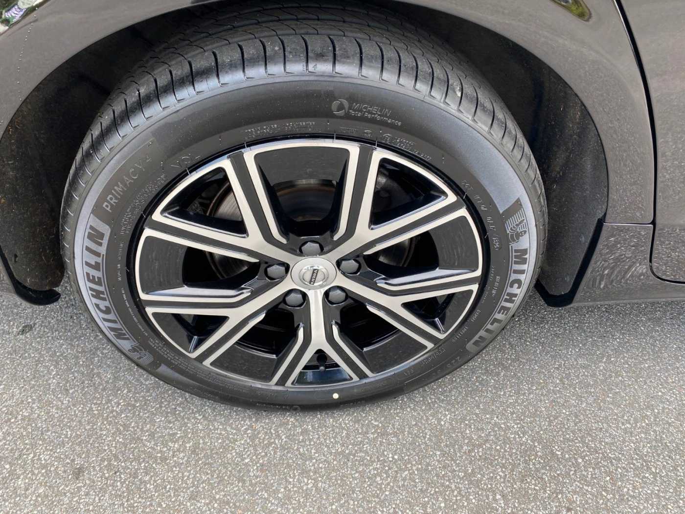 Volvo  B4 Aut. Core, Kamera, Licht-Paket, Winter-Pa