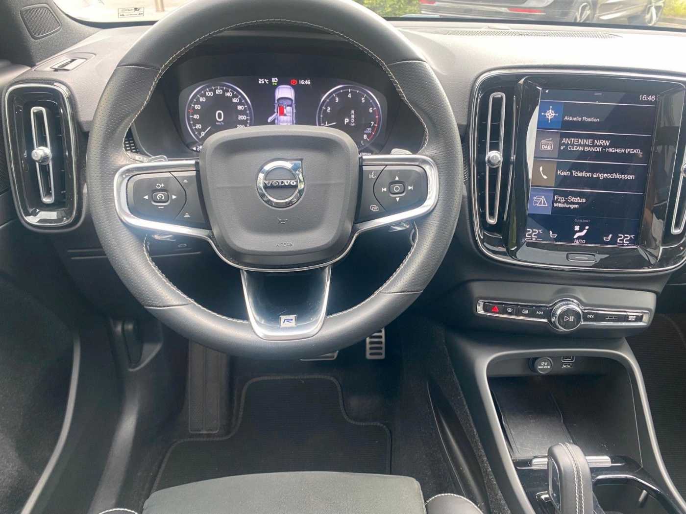 Volvo  T4 R-Design 2WD, Pano, IntelliSafe Pro, uvm