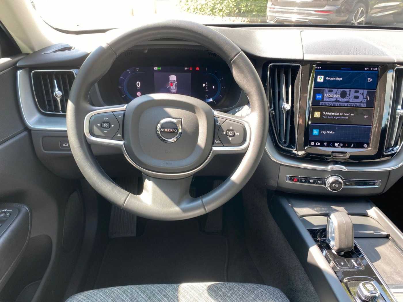 Volvo  B4 AWD Core, Licht-Paket, Fahrer-Assistenz