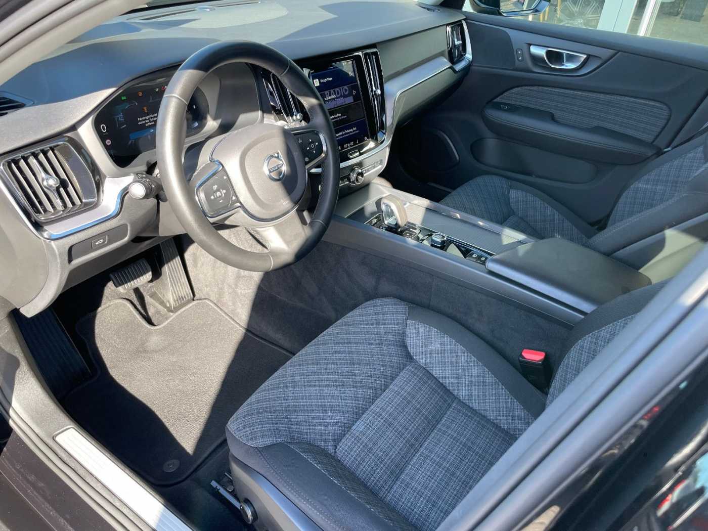 Volvo  B4D Core Navi SHZ Kamera