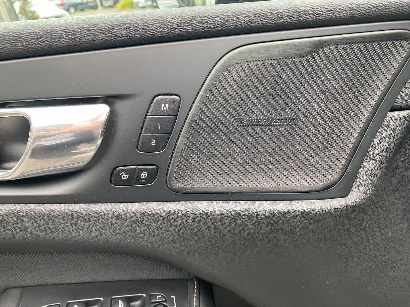 Volvo  D4 R-Design, AHK, Head-Up, Pano, uvm.