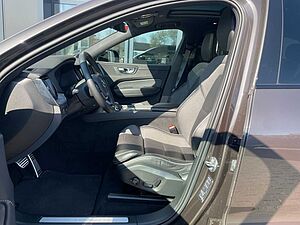 Volvo  B4 AWD R Design Pano 360* SHZ