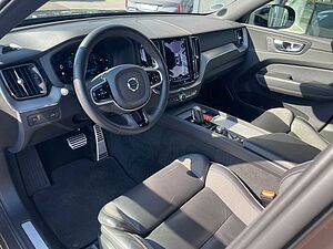 Volvo  B4 AWD R Design Pano 360* SHZ