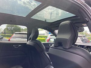 Volvo  T6 Plus Dark   Plug-In Hybrid AWD AHK PANO