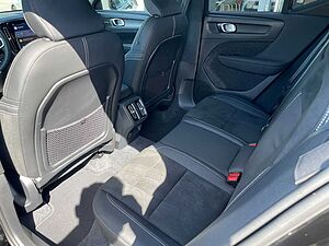 Volvo  B3 Plus Dark 2WD SHZ H/K Navi Kamera