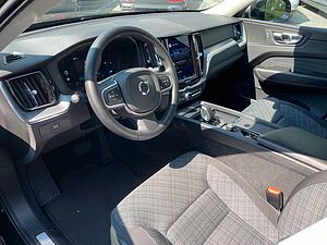 Volvo  B4 AWD Core, Licht-Paket, Fahrer-Assistenz