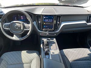 Volvo  B4 AWD Core, Licht-Paket, Fahrer-Assistenz