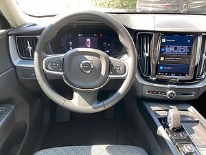 Volvo  B4 AWD Core, Licht-Paket, Fahrer-Assistenz