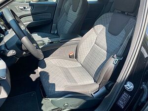 Volvo  B4 AWD Core, Licht-Paket, Fahrer-Assistenz