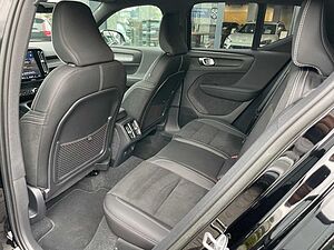 Volvo  B4 Plus Dark ACC BLIS LichtP