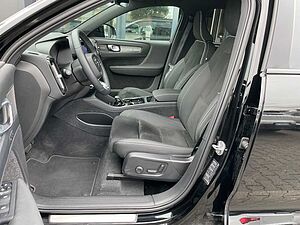 Volvo  B4 Plus Dark 2WD 20Zoll AHK ACC