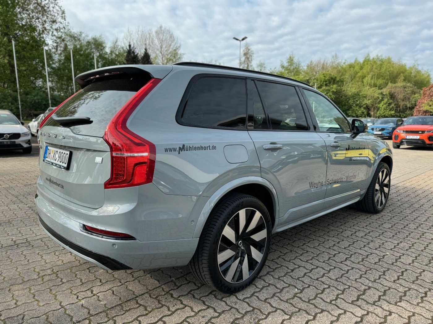 Volvo  T8 Recharge AWD ULTIMATE DARK - 7 Sitzer -