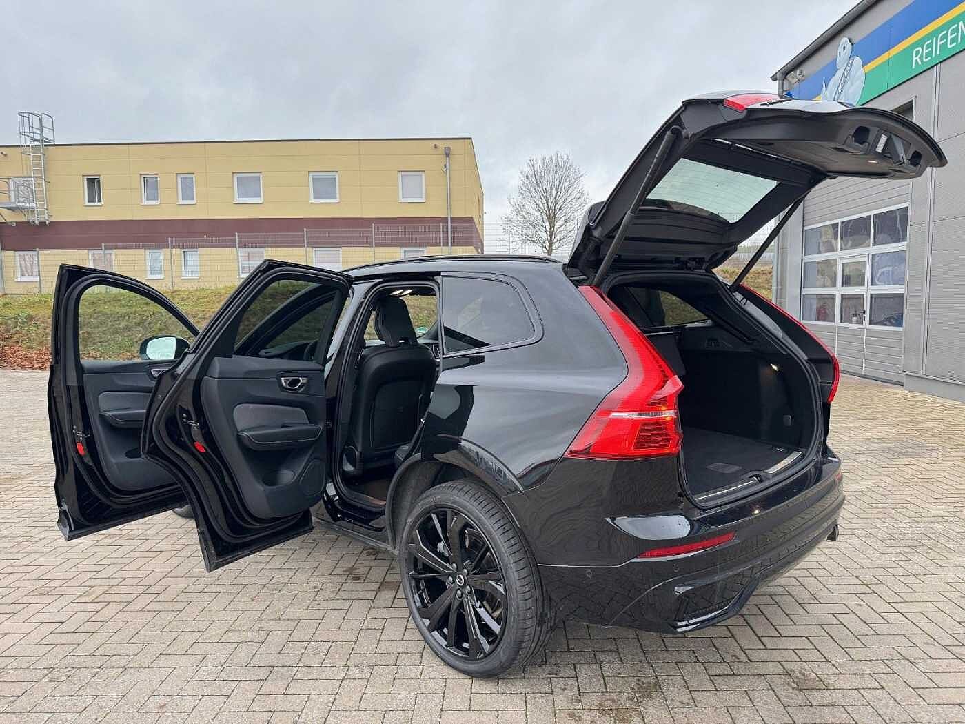 Volvo  T6 Recharge AWD Geartr PLUS - BLACK EDITION